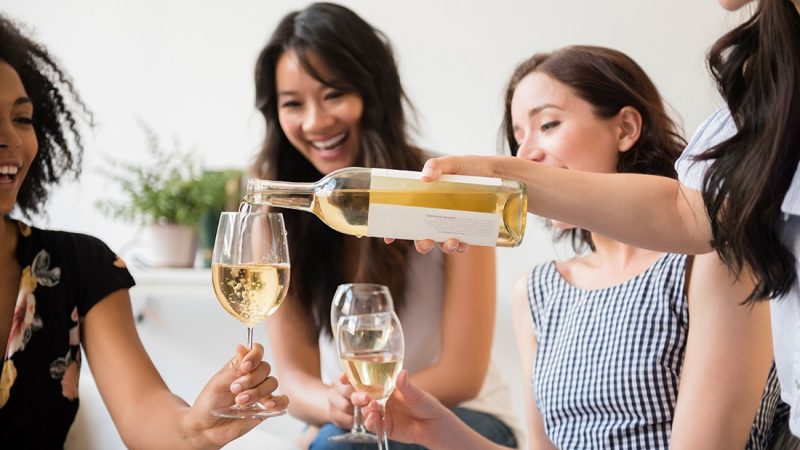 How to chill a bottle of white wine in less than 3 minutes