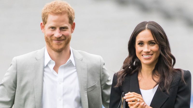 Buckingham Palace issues 'blunt' statement in response to Harry & Meghan's resignation