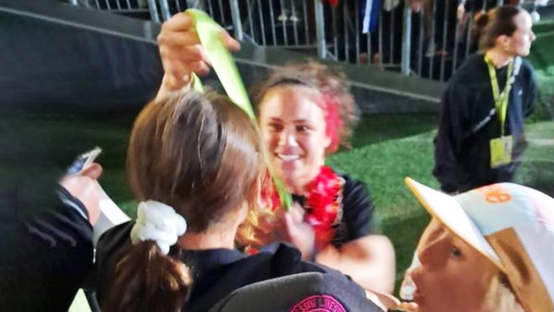 Rugby World Champion Ruby Tui gifts her gold medal to young fan who beat Leukaemia