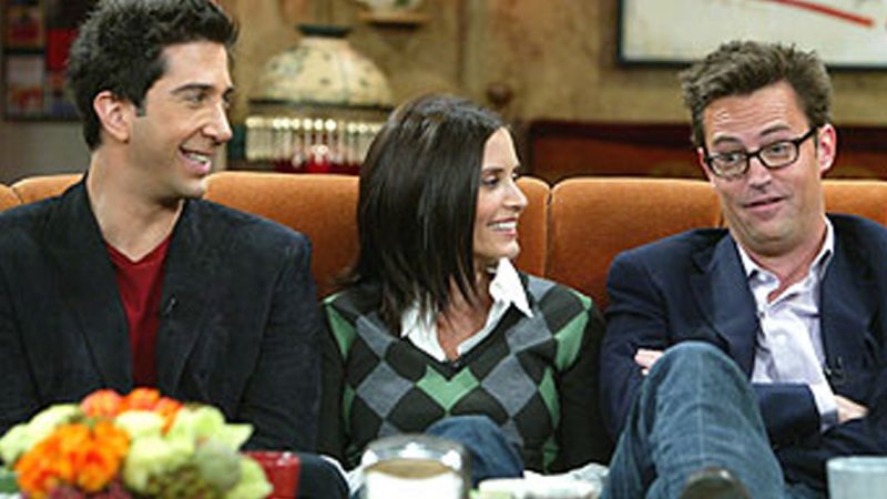 An old clip of the 'Friends' cast saying what they love most about Matthew Perry has us bawling