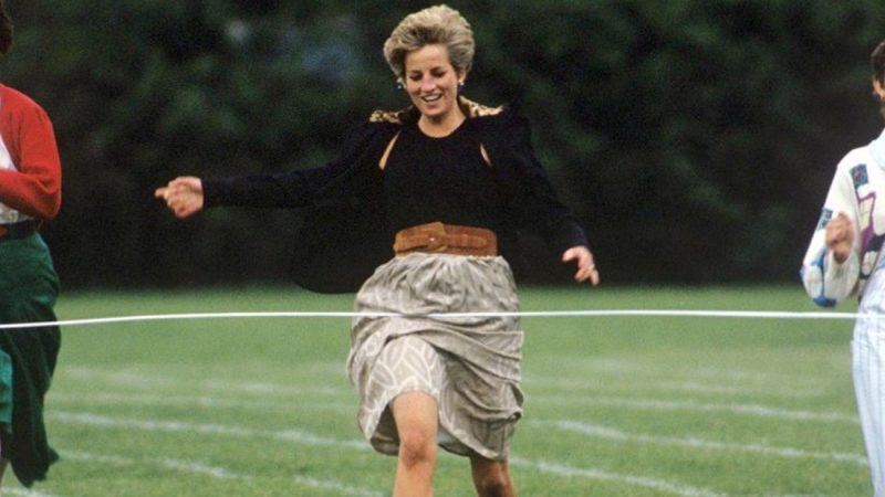 Vid of Princess Di breaking royal protocol to race in ‘89 Mothers Day school race surfaces