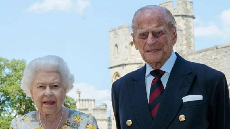 The Queen and Prince Philip's most recent portrait criticised over 'Photoshop fails'