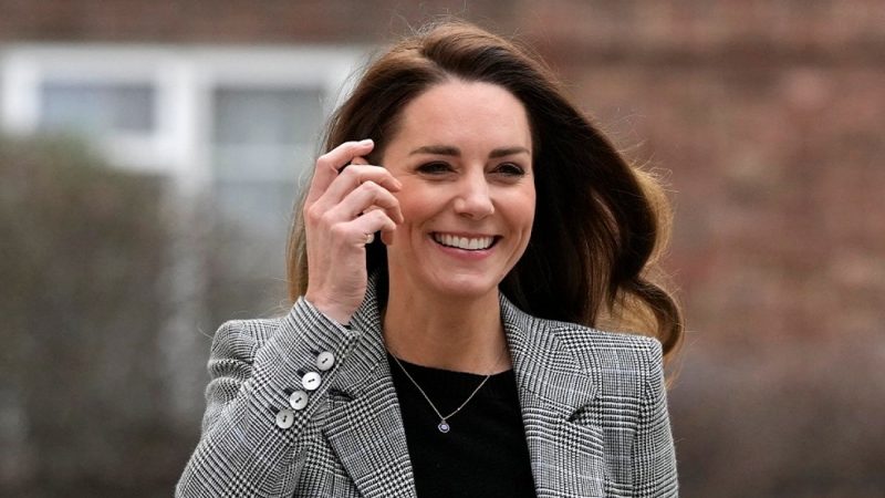 Dad returns from toilet to see his son "chatting merrily" to Kate Middleton