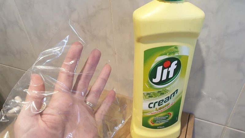 Simple shower cleaning hack that uses a sandwich bag goes viral