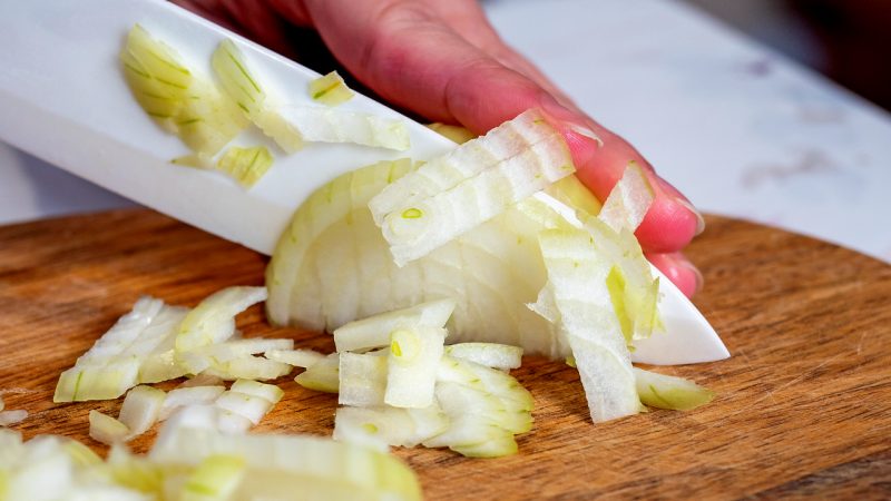 People are giving Woolworths 'no tears' onions the chop test, and the results are shocking